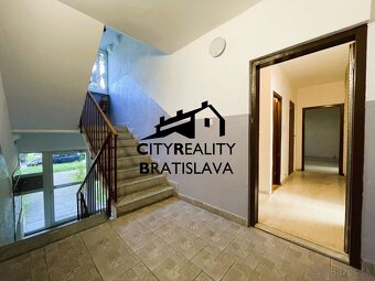 Priestranný byt v super lokalite na prerábku podľa Vašich pr - 10