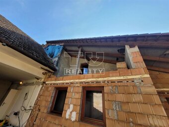 NA PREDAJ 5-IZBOVÝ RODINNÝ DOM 295m2, Bzince pod Javorinou - 10