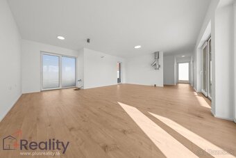 Veľký samostatne stojací štvorizbový rodinný dom na predaj - 10