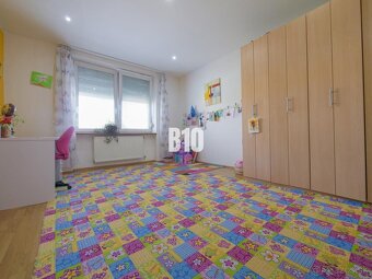 10 minút od centra - pozemok s bazénom - 4i dom - 10