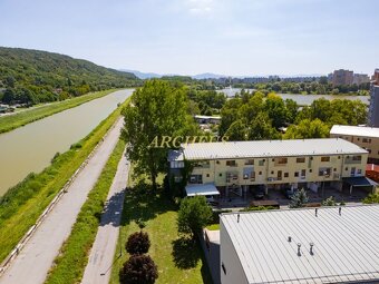 JEDINEČNÝ RODINNÝ DOM - BALTICKÁ UL., NAD JAZEROM - 10