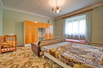 Na predaj priestranný vidiecky rodinný dom v obci Baka, poze - 10