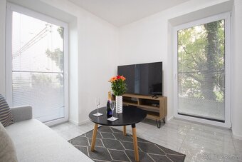 2i byt: novostavba na Kolibe 58 m2 a 48m2 terasa: od 18.júna - 10