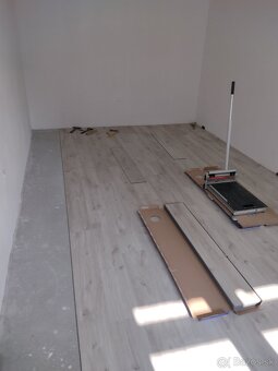 Pokládka plávajúcej podlahy. - 10