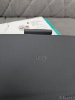 Logitech Slim Folio - Kryt s klavesnicou pre iPad [10th gen] - 10