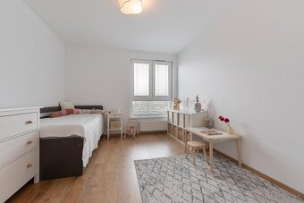 ZNÍŽENÁ CENA Nadštandardný 3-izbový byt s balkónom - 10