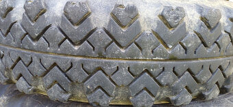 Predám pneu Lada Niva - 10