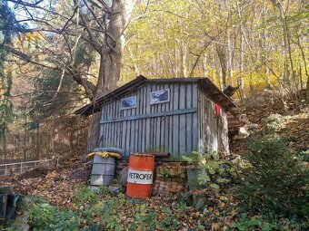 Na predaj zrubová chata so záhradou 1633 m2 v obci Bartošová - 10