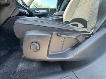 VOLVO XC40 T4 AWD Momentum - 10