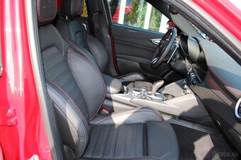 Alfa Romeo Giulia Competizione Q4 2.0 Turbo 206 kW (280 PS) - 10