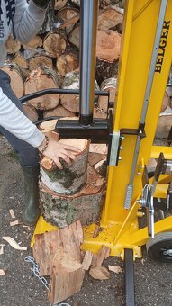 Predám štiepačku BELGER na drevo za traktor 30 T - 10
