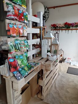 Zariadenie/nábytok do predajne - 10