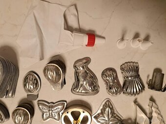 Starožitné Formy na pečenie + zdobičky - 10