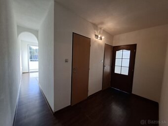 Na predaj veľkometr. 75m2, 2 izb byt Handlová - 10