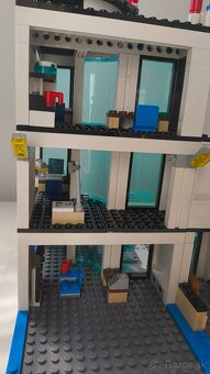 Lego City 7498 Policajná stanica - 10