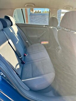 VW GOLF 5 . 1,6 benz - 10