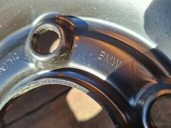 Predám rezervné koleso úzken Bmw-3,-5,- spolu zdvihákom-R17 - 10