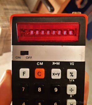 Funkční retro kalkulačka ELKA 130M z roku 1977 - 10