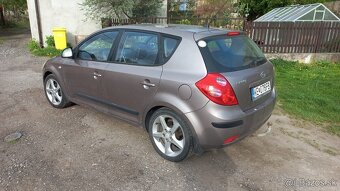 Prenájom vozidla KIA cee’d – spoľahlivé a úsporné auto - 10