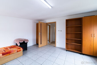 Na predaj 5-izbový byt s terasou a parkovacím miestom v obci - 10