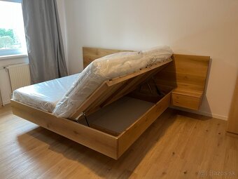 Levitujúca dubová posteľ - úložný priestor, nočné stolíky - 10