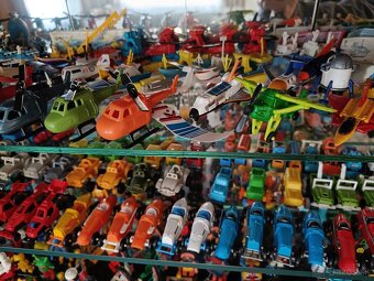 Predám zbierku Kinder figúrok - 10