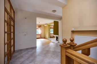 NA PREDAJ -MESTSKÁ 2- GENERAČNÁ VILA -TOPASOVÁ UL. - 10