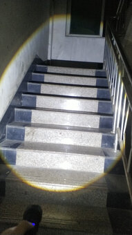 výkonná led baterka - 10
