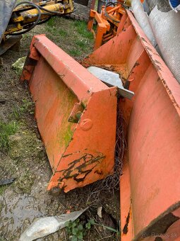 Locust 752 - 10