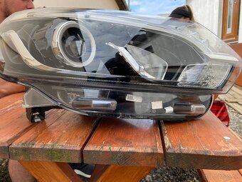 Predám predné svetlomety Toyota proace - 10