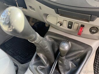 TOYOTA HILUX 2.5D 4X4 + UZÁVIERKA ZAD. DIFERENCIÁLU - 10