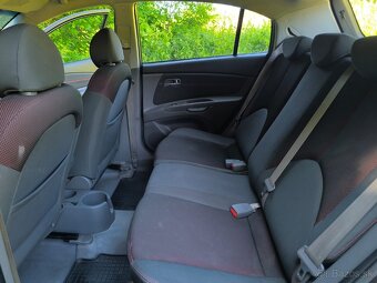 Kia Rio - 10