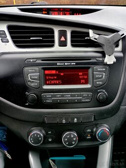 Predám Kia ceed 1,4 benzín 73kW 2014 - 10