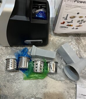 Nový mäsomlynček Bosch MFW68660 ProPower 2200 W - 10