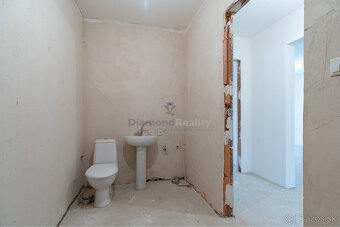 NA PREDAJ JEDNOPODLAŽNÝ 3 IZBOVÝ RODINNÝ DOM SO ZÁHRADOU | K - 10