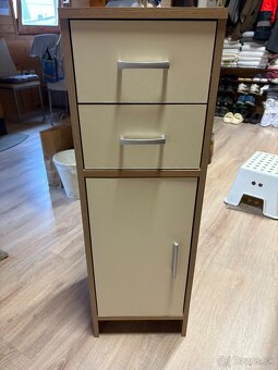 Stojatá skriňa - 10