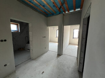 Na Predaj  Rodinný dom  4izbový - Veľký Lapáš - 10