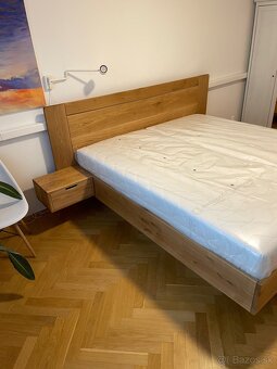 Dubová posteľ z masívu - úložný priestor, nočné stolíky - 10