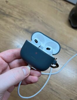 Apple AirPods (3. generácie) s Lightning nabíjacím puzdrom - 10
