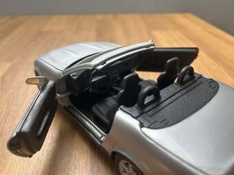 Mercedes-benz SLK 230 1:18 Maisto - 10