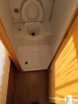 Obytny prives Chateau Calista 450 (466) - 2005 rok, mover - 10