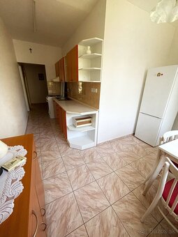 Na predaj priestranný 2-izbový byt, SEVER – 65 m2, balkón - 10