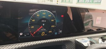 Mercedes-Benz A180D sedan - 10