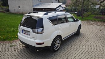 Mitsubishi Outlander 2.2 / diesel / 4x4 SUV / 7.miestne - 10