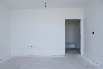 NA PREDAJ: 3-izbový holobyt s výhľadom na Spišský hrad - 10