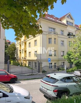 U NÁS LUXUSNÝ ( 100 m2 ) 2i BYT, VÝHĽAD NA BRAT.HRAD, Pa - 10