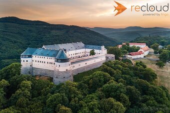 Slnečný pozemok pod hradom Červený Kameň, Častá - 10