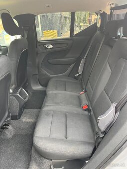 Volvo XC40 T4 190k Momentum AWD A/T - 10