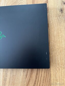 Razer Blade 17 (2022) - 10