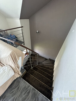 Moderný 5izbový dvojpodlažný rodinný dom v Rovinke - 10